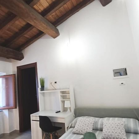 Casetta Tipica In Borgo, Indipendente, Ristrutturata LʼAquila Buitenkant foto
